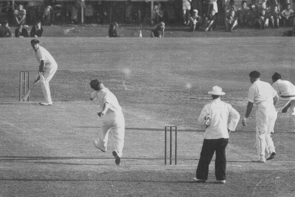Frank Tyson sending down a thunderbolt in 1954.