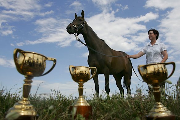 Makybe Diva with her Cups and strapper Christine Mitchell at trainer Lee Freedman’s Rye property in 2005.