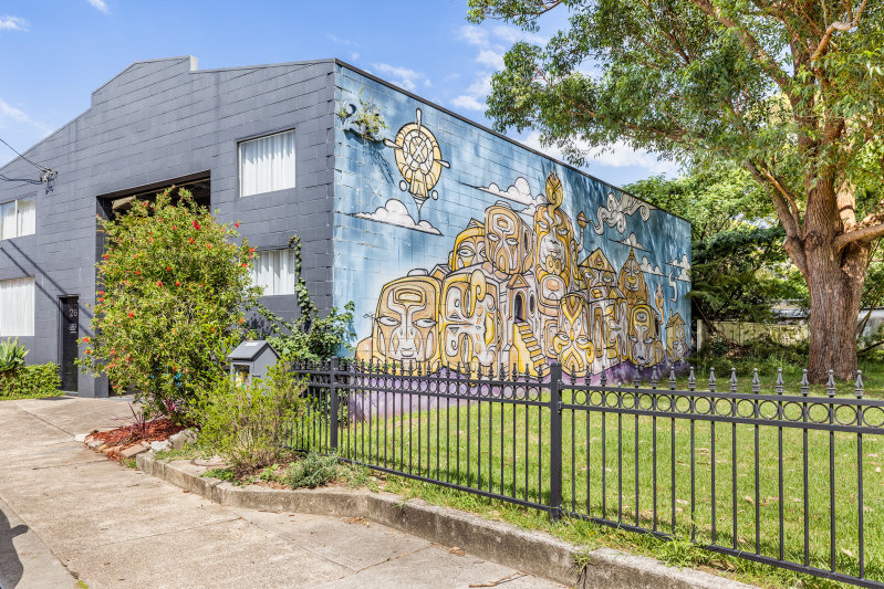 The Leichhardt converted warehouse features a mural by renowned graffiti artist Tim Phibs.