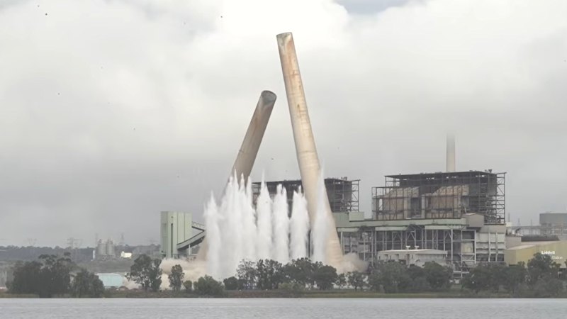 Liddell power station chimneys come crashing down