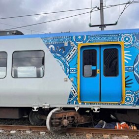 A photo shows the bogie twisted out from underneath the carriage.  