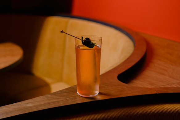 El Regreso (Sherry, creme de menthe, mint, plum soda).