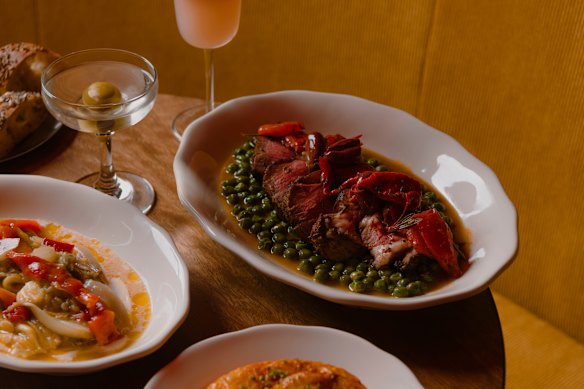 Cordero (lamp rump, mojo rojo, garlic peas). 