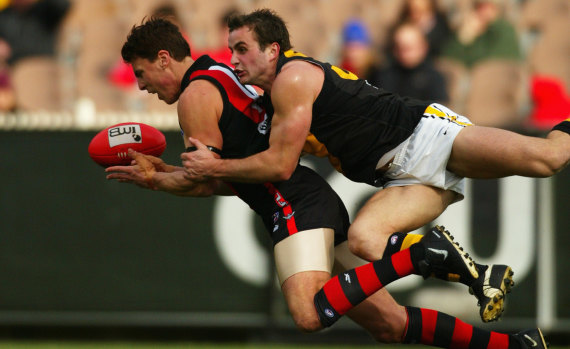 عمل حارس المرمى Champion Essendon Matthew Lloyd بشكل وثيق مع Armstrong.