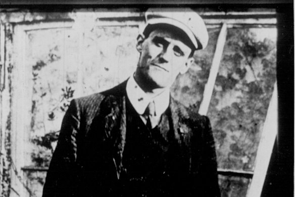 James Joyce in 1904, when he began writing Dubliners. 