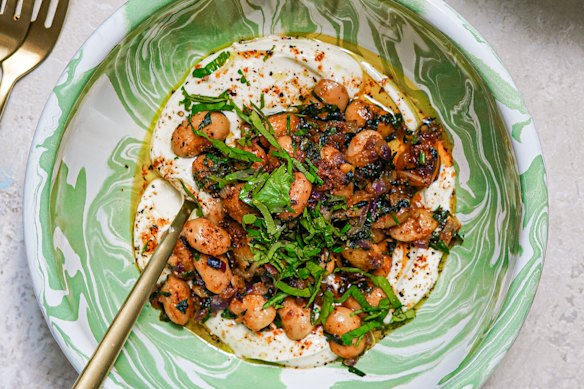 Spicy butter beans with cool yoghurt.