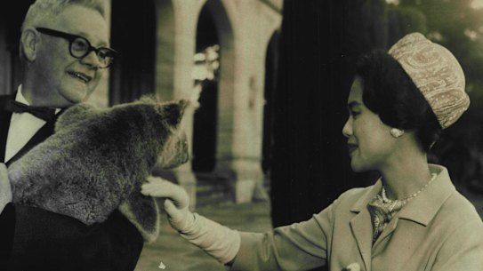 Thailand’s Queen Sirikit meets the wildlife on a royal tour of Australia in 1962.