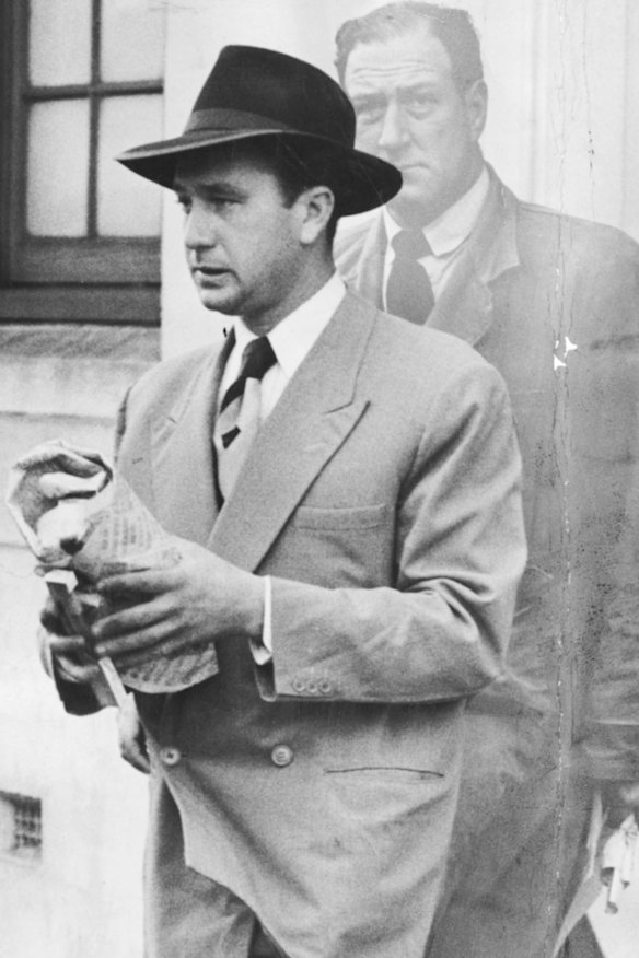 Freddie Harrison leaves court in St Kilda  in 1950.