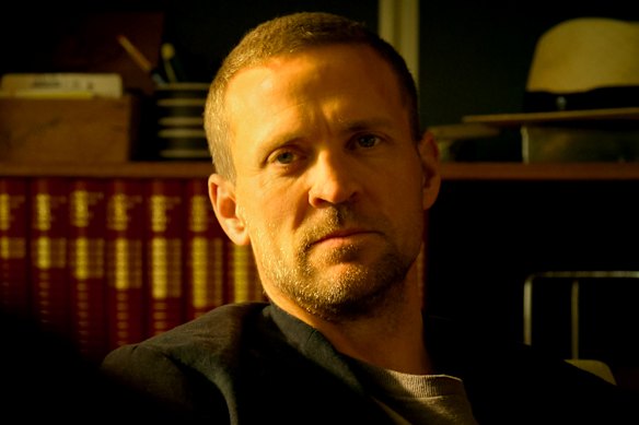  Tobias Santelmann as Harry Hole.