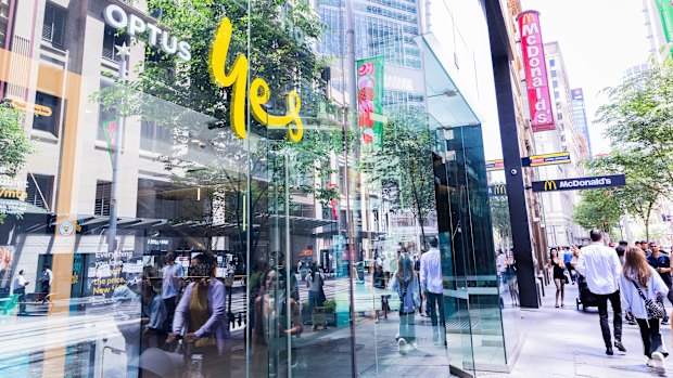 Optus customers say they are still impacted by outages in Brisbane despite the telco assuring them the network was restored on Wednesday. 