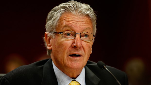 Former NSW assistant police commissioner Clive Small gives evidence at a hearing at NSW Parliament in 2015.