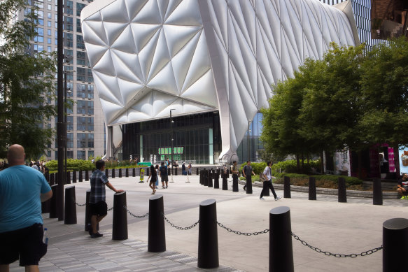  The building can expand or contract thanks to a telescoping outer shell.