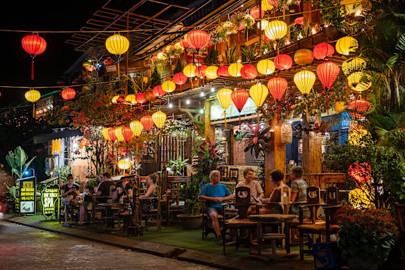  Vietnam.