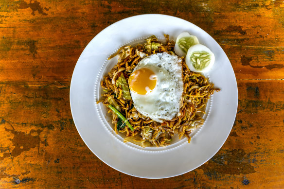 Foodie heaven… mie goreng.