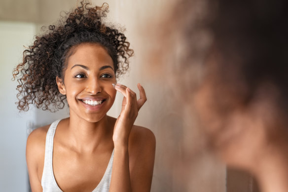 Squalene has antioxidant and emollient properties that work to keep skin hydrated.