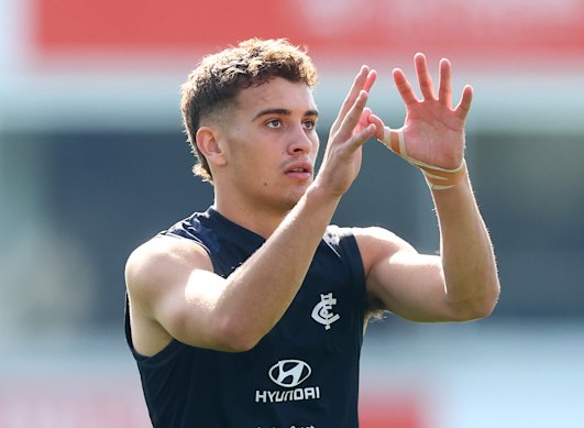 Teenager Cody Walker has 25 possessions in his VFL debut for Carlton.