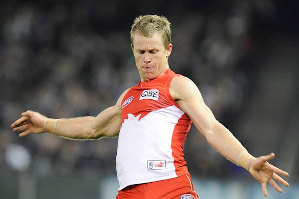 Ryan O’Keefe in action for the Swans back in 2008. He asked for a trade to Hawthorn at the end of that season but the Swans refused to move him. He then won the Norm Smith Medal playing against the Hawks in the 2012 grand final. 