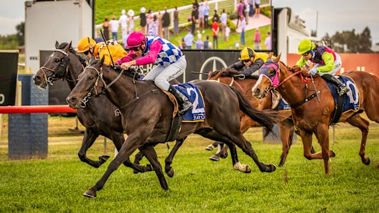 Racing returns to Dubbo on Monday.