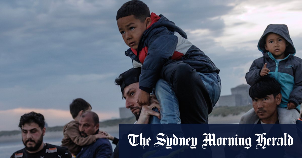 Australia and Britain to tighten joint work against people smugglers
