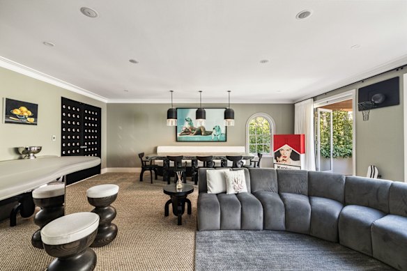 Listing agent Bill Malouf of Highland Double Bay referenced comparable sales in the “high teens to early $20 millions”.