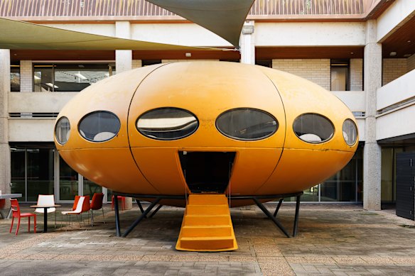  Futuro House, University of Canberra.