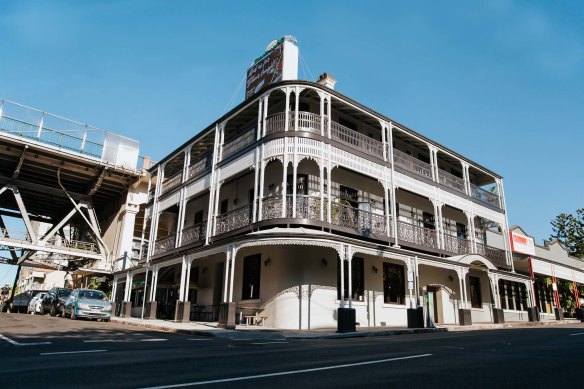 The Story Bridge Hotel, as seen from Main Street.