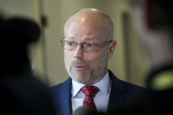 Former eSafety commissioner Alastair MacGibbon says lack of communication from the super funds after the breaches caused panic and confusion.