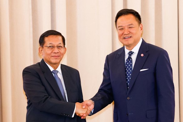 Thailand’s Anutin Charnvirakul (right) and Myanmar’s Min Aung Hlaing at a signing ceremony at Government House in Bangkok.