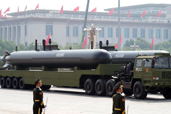 HSU100 unmanned underwater vehicles were shown off at the parade.
