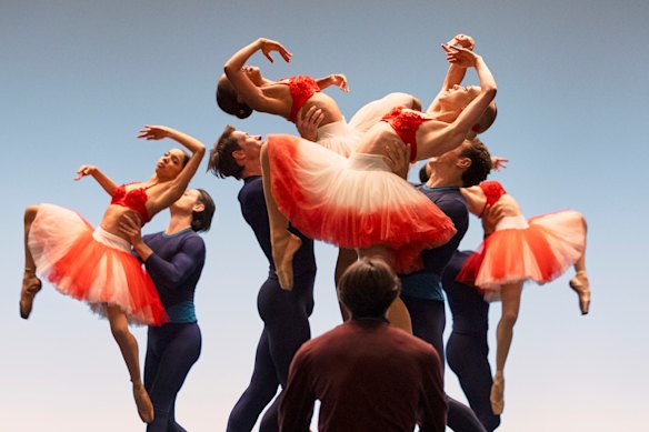 One of the dance scenes - performed by  professional ballet dancers - in <i>Etoile</i>.