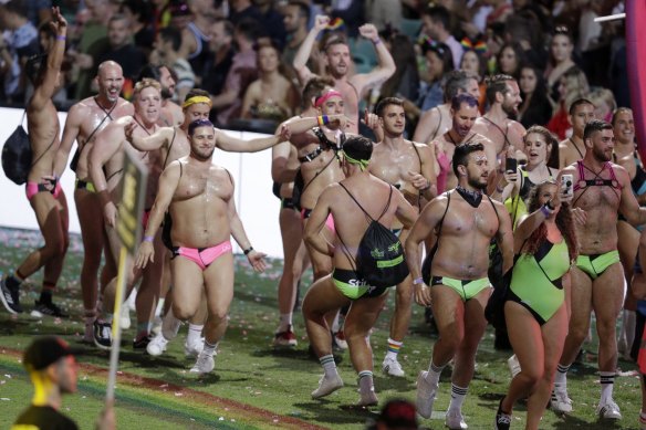 Participants in the Sydney Gay and Lesbian Mardi Gras parade face the possibility of decency checks conducted by a Mardi Gras representative and NSW Police.