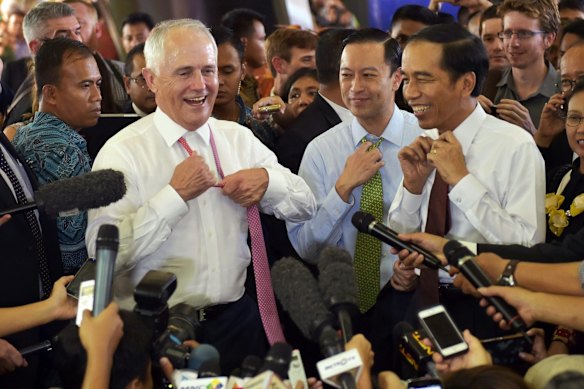 Lembong (in blue shirt) in Jakarta in 2015 with then-prime minister Malcolm Turnbull and Joko Widodo, Indonesia’s then-president.