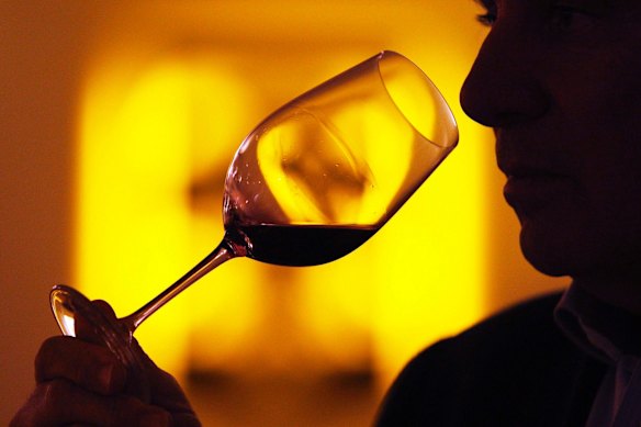 El mes pasado, TFIS Tafes parecen hacer trampa con un turista poco claro de un buen vino.