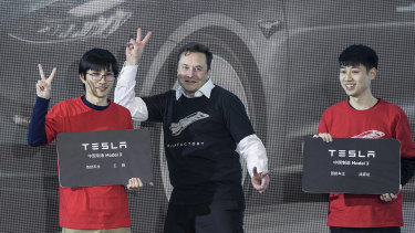 Tesla CEO Elon Musk with Tesla owners at the carmaker's Shanghai factory. His leadership may be eccentric, but investors have decided to back Tesla anyway.