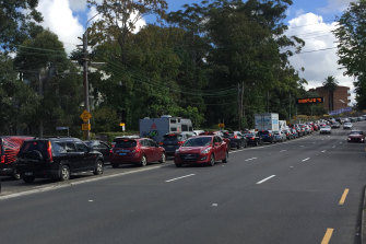 Une file d'attente de trafic près de Wahroonga en direction du nord de Sydney le Vendredi saint.  