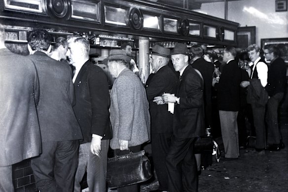 The line for beers at the Princes Bridge Hotel in Melbourne in 1965, just before closing time at 6pm.