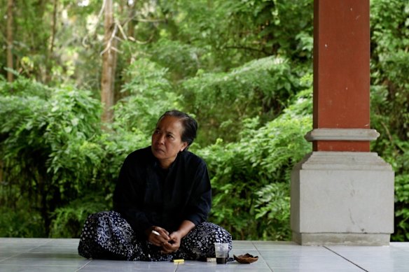 Leyla Stevens, still from Kidung, 2019, three-channel film, stereo sound.