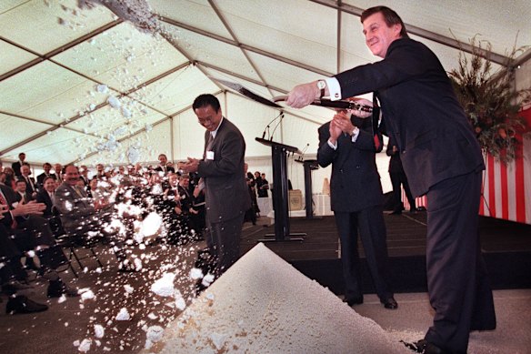 Then-premier Jeff Kennett flinging sand at the media at a CityLink event in 1996. In 1999, his government lost an election considered “unlosable”.