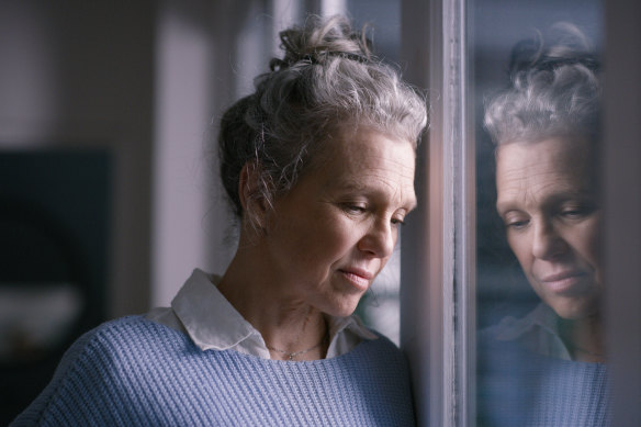 Problems with memory or processing tasks can be early signs of dementia.