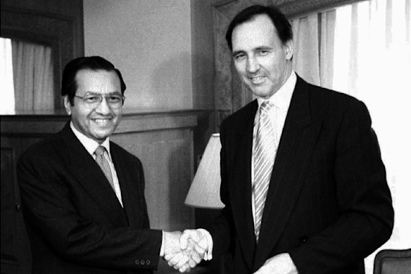 Mahathir and then Australian prime minister Paul Keating at the APEC summit in 1994.
