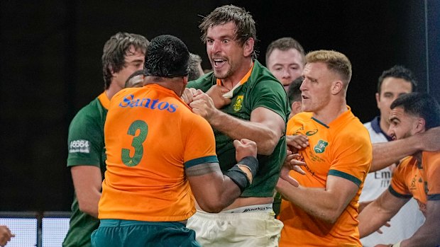 Eben Etzebeth scuffles with Allan Alaalatoa in 2022.