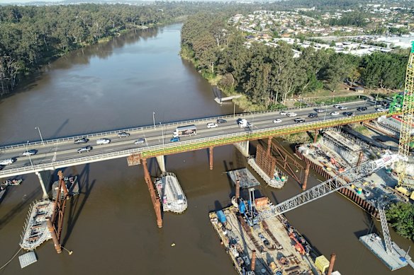 Construction on the Centenary Bridge upgrade at Jindalee.