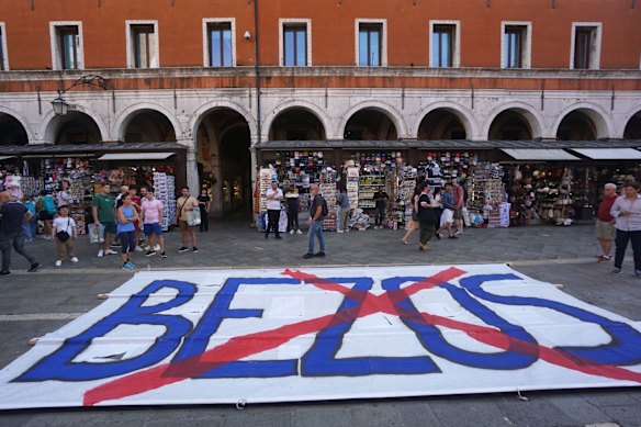 Activists from “No Space For Bezos” and Venetian residents at a public meeting in Campo San Giacometo square.