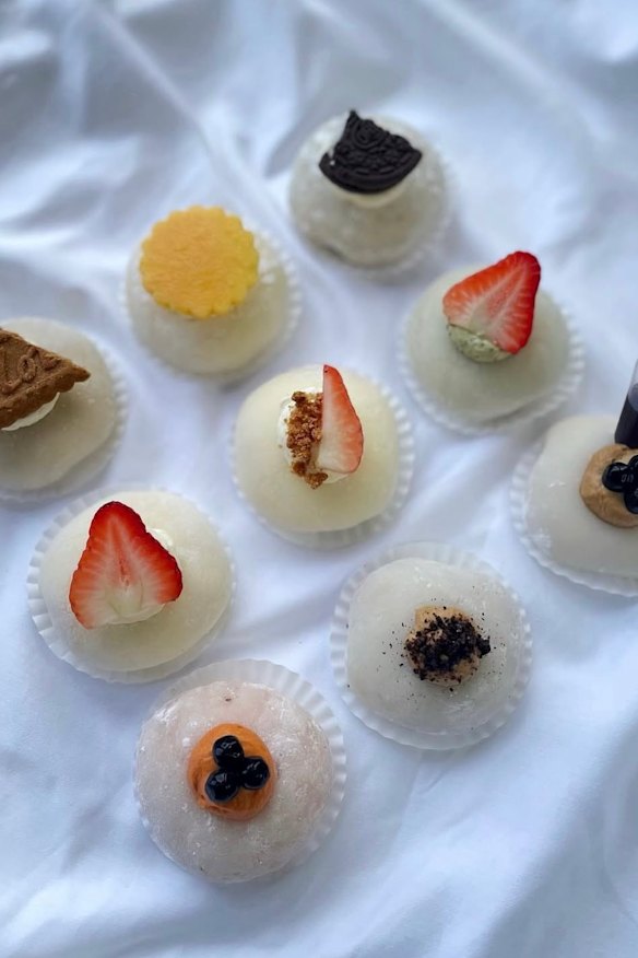 The glutinous rice flour in mochi doesn’t actually contain gluten.