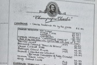 La carte des vins du restaurant Champagne Charlie de Iain Hewitson en 1984.