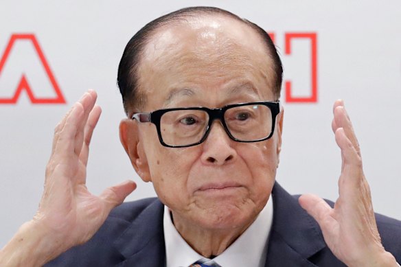 Hong Kong tycoon Li Ka-Shing is stuck between a rock and a hard place.