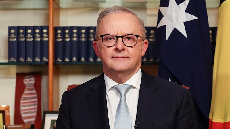 PM urges Australians to save fuel, catch bus