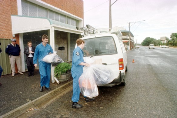 Officers remove items from a former bank building at Snowtown in May 1999.