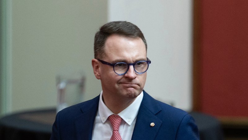 Senate wars rumble as Labor slammed for transparency failures