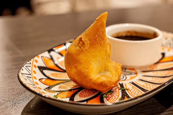Samosas es el rey de la carretera india.